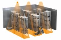 Representación gráfica de un almacén de gran altura con área de detección de sensores en naranja