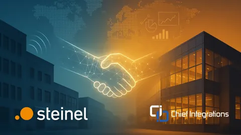 moderne Gebäude im Hintergrund, davor ein Handschlag und die Logos von Steinel und Chief Integrations