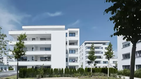 Wohngebäude von außen bei Tag