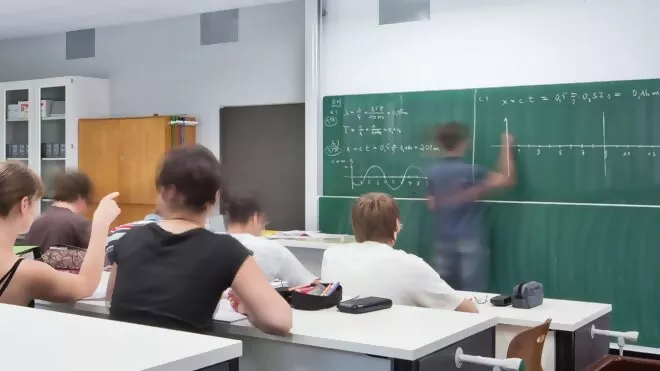 Klassenzimmer in dem Unterricht gehalten wird