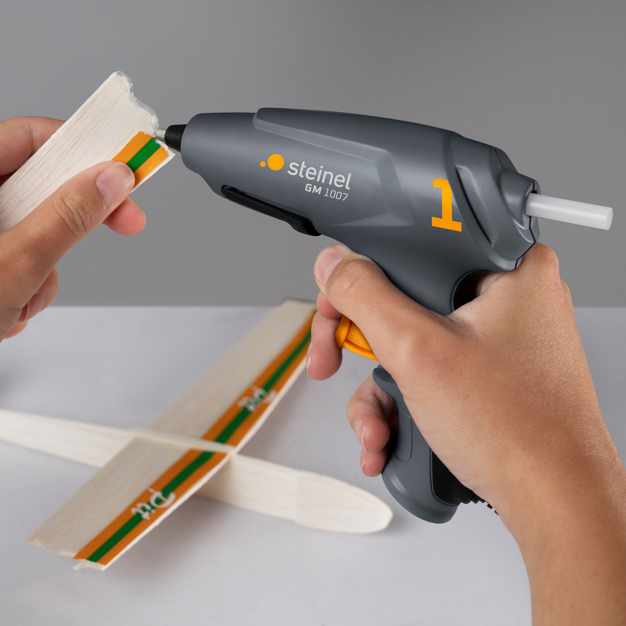 Buy Steinel Mobileglue 1007-S A Cordless hot melt glue stick incl. charger,  incl. charging cable, incl. battery level indic